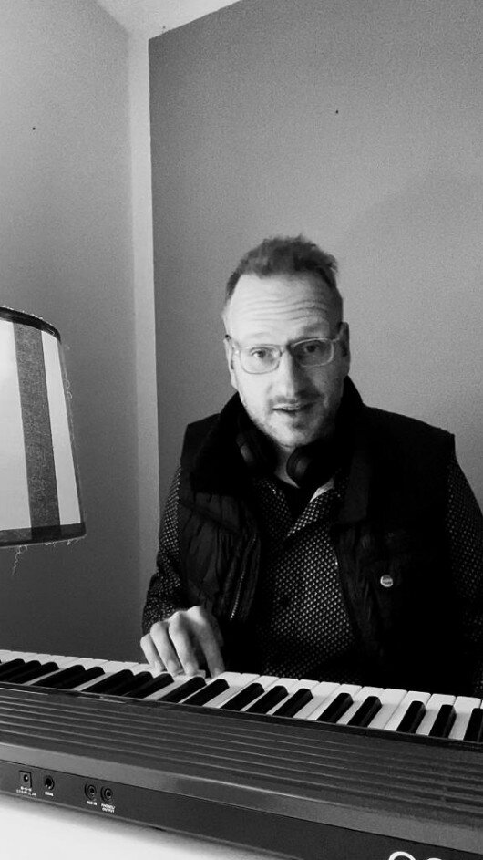 LEISE Band - Thomas Neeland Thomas Neeland ist bei LEISE an den Keyboards aktiv