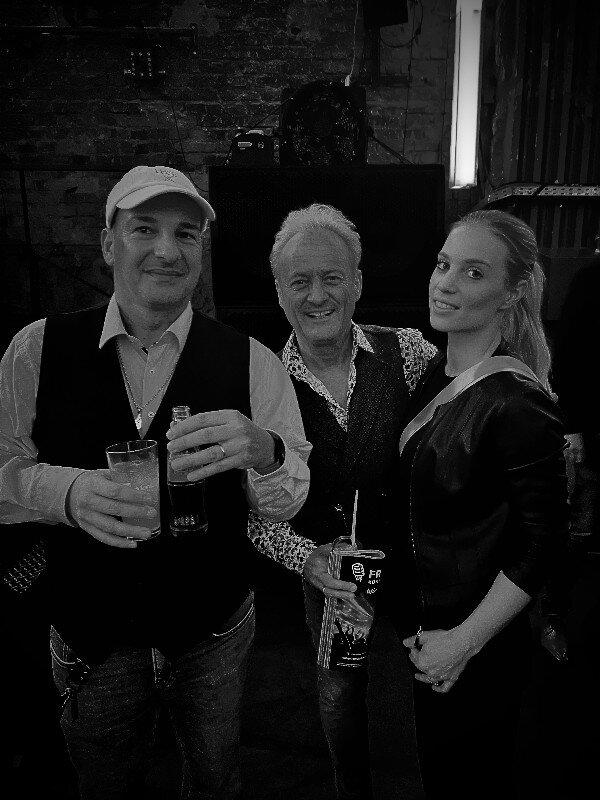 LEISE bei der Jubiläumsfeier der DJ Hitparade in Düsseldorf Uwe Hübner lud ein und LEISE waren gerne auf der Party der DJ Hitparade.