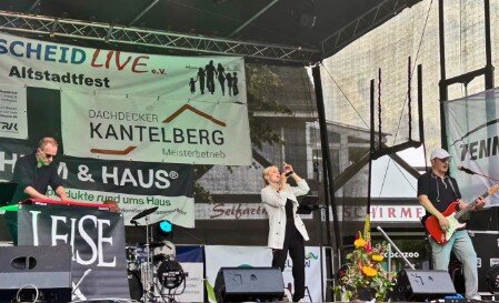 LEISE spielten live auf dem Altstadtfest in Burscheid (2025)