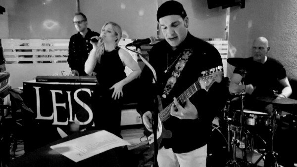 LEISE live in Bergisch Gladbach (Zusatzkonzert) LEISE sind erneut live im Bergisch Gladbacher Bistro am Schloss aufgetreten
