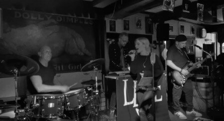 LEISE live in Monheim am Rhein LEISE sind live im Monheimer Lokal Spielmann aufgetreten.