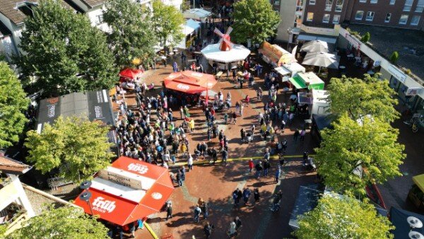 LEISE sind live auf dem Stadtfest in Leichlingen aufgetreten.